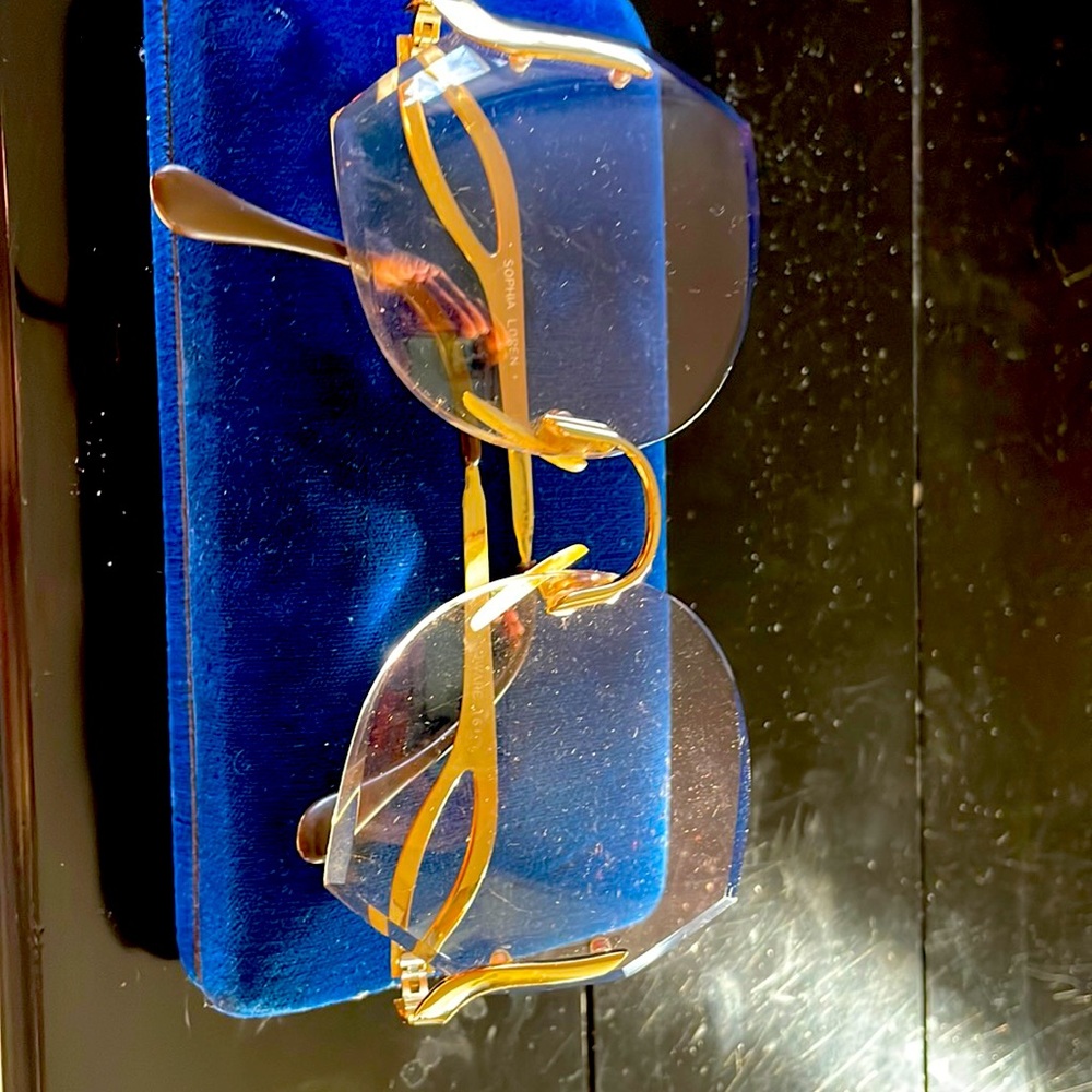 Sophia, Loren rimless sunglasses vintage 1970s, 1980s with case